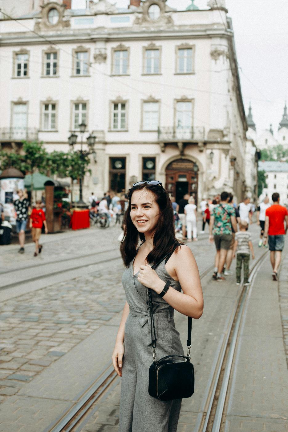 Original photo with background people